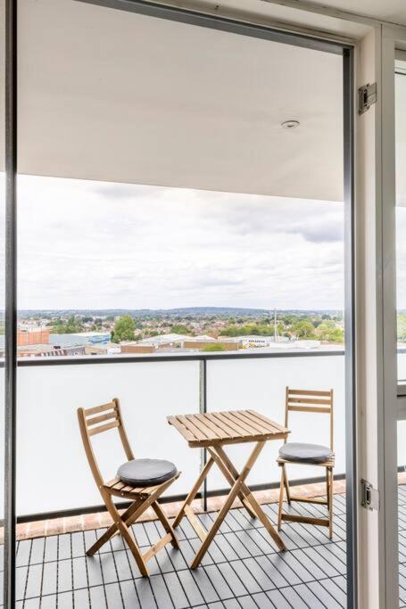 Stylish & Comfortable Top-Floor Flat In Harrow 런던 외부 사진