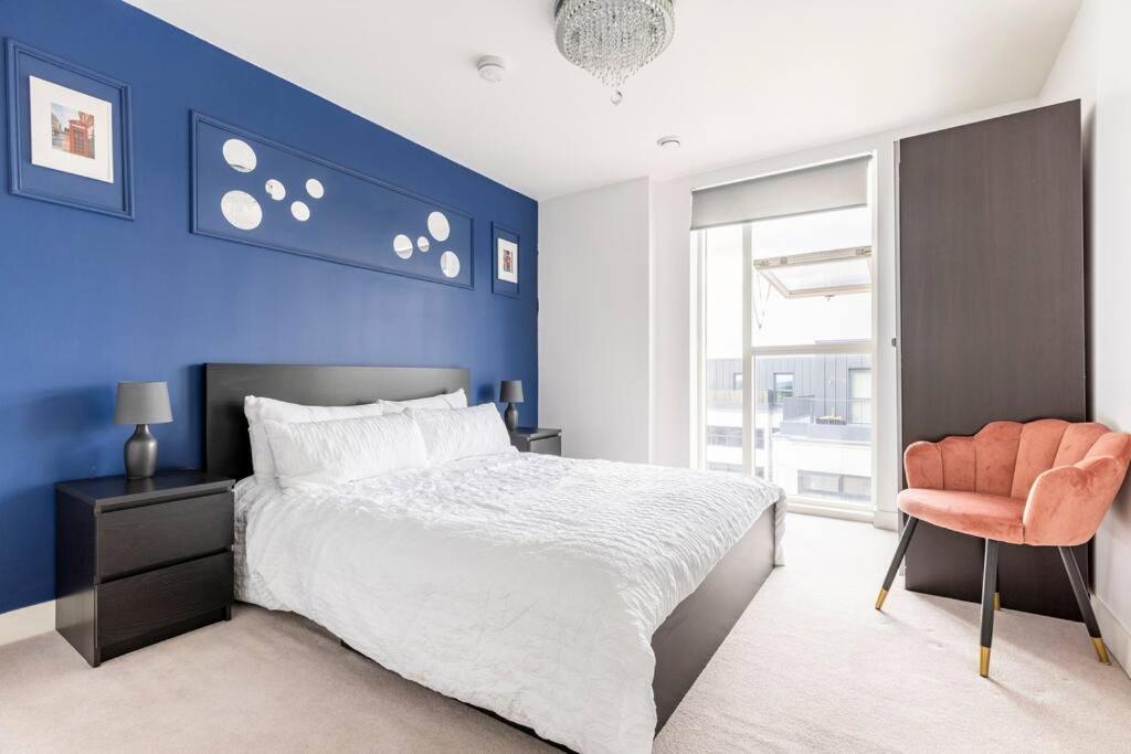 Stylish & Comfortable Top-Floor Flat In Harrow 런던 외부 사진